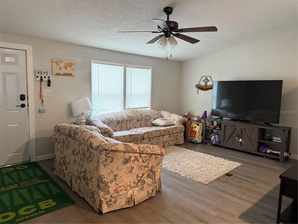 На продажу: $180,000 (3 спален, 2 ванн, 1080 Квадратных фут)