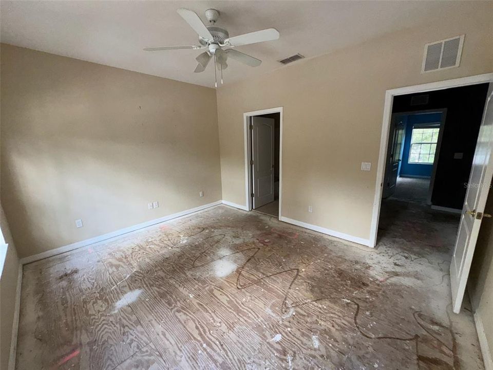 Active With Contract: $227,000 (4 beds, 2 baths, 1400 Square Feet)