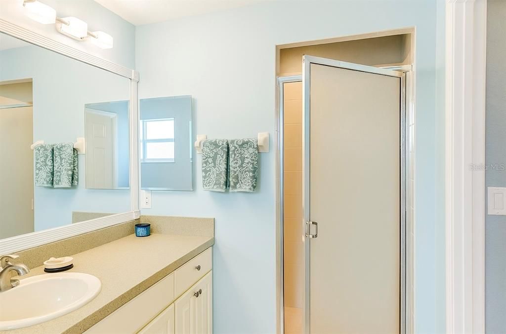 Под контрактом: $2,200 (2 спален, 2 ванн, 1382 Квадратных фут)