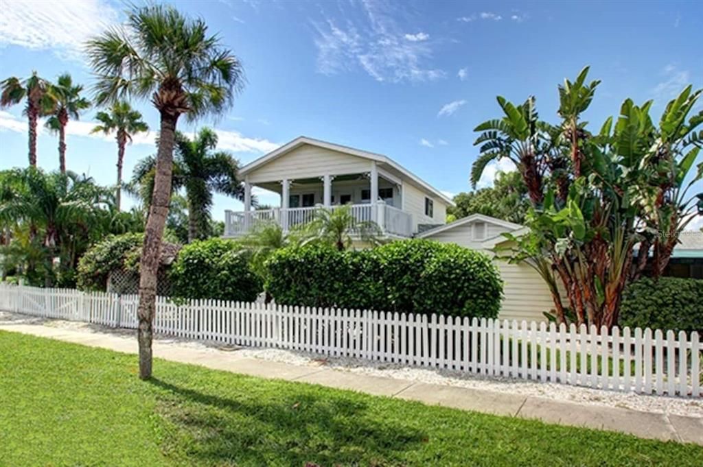 最近售出: $1,920,000 (4 贝兹, 3 浴室, 2540 平方英尺)