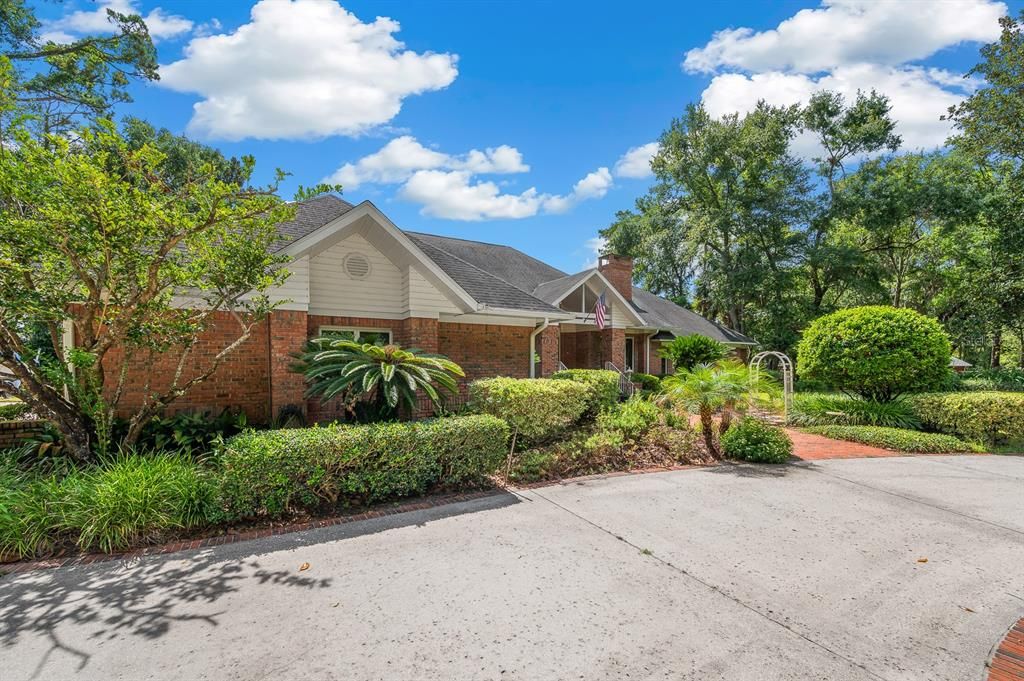For Sale: $875,000 (3 beds, 2 baths, 3863 Square Feet)