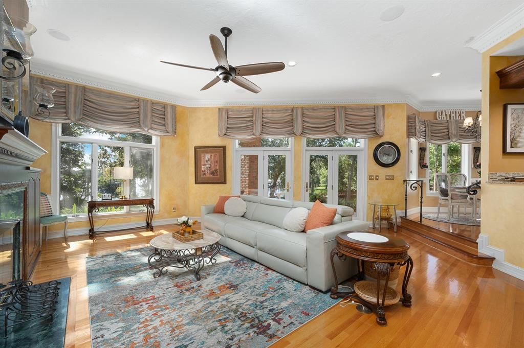 For Sale: $875,000 (3 beds, 2 baths, 3863 Square Feet)