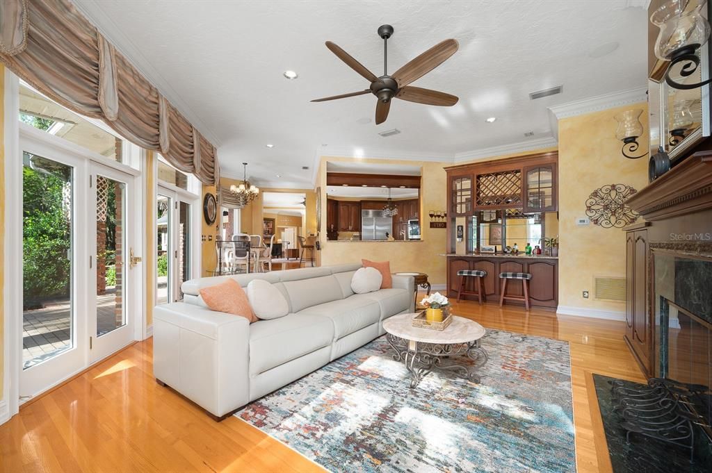 For Sale: $875,000 (3 beds, 2 baths, 3863 Square Feet)