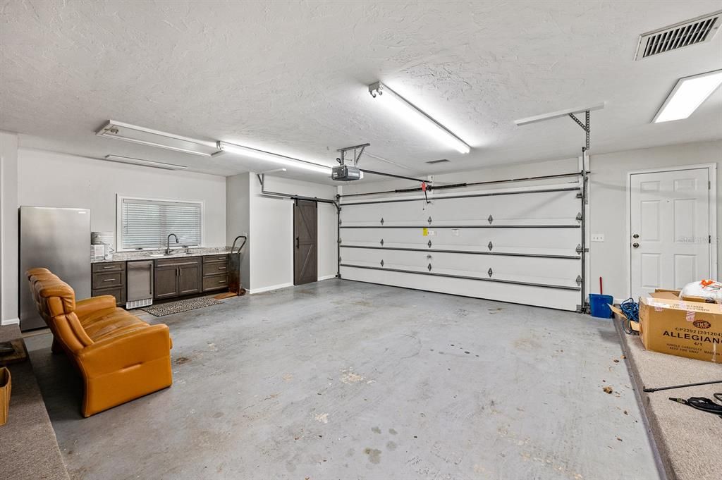 For Sale: $875,000 (3 beds, 2 baths, 3863 Square Feet)