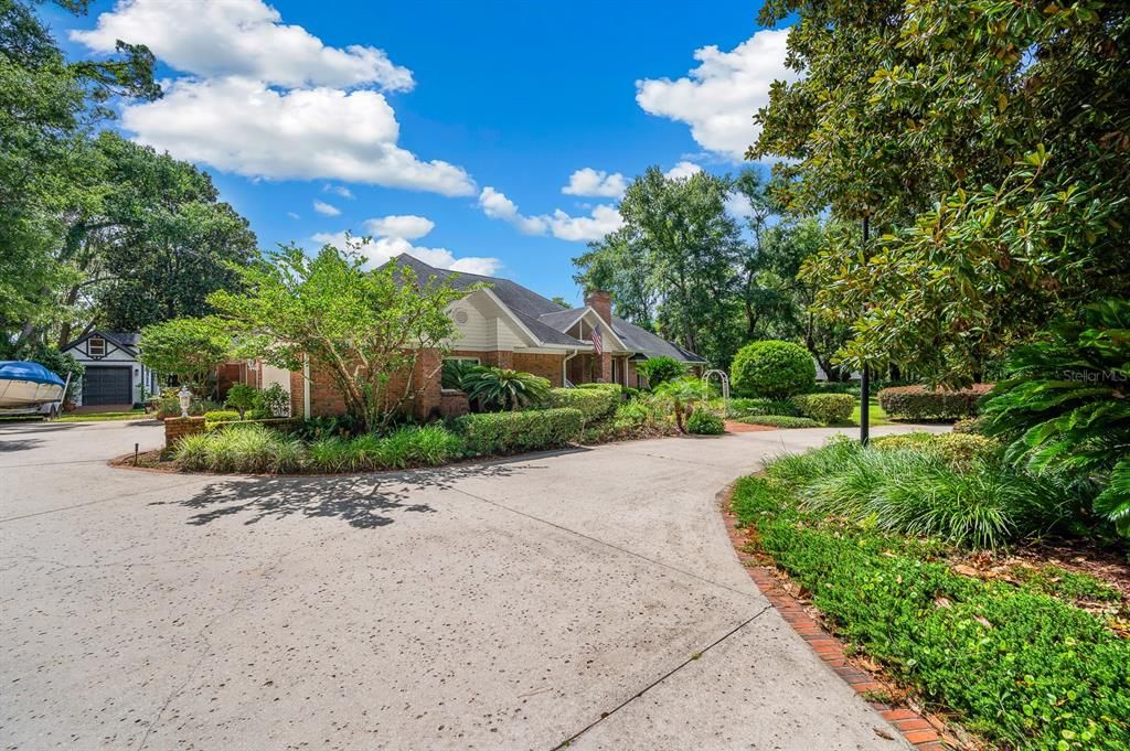 For Sale: $875,000 (3 beds, 2 baths, 3863 Square Feet)