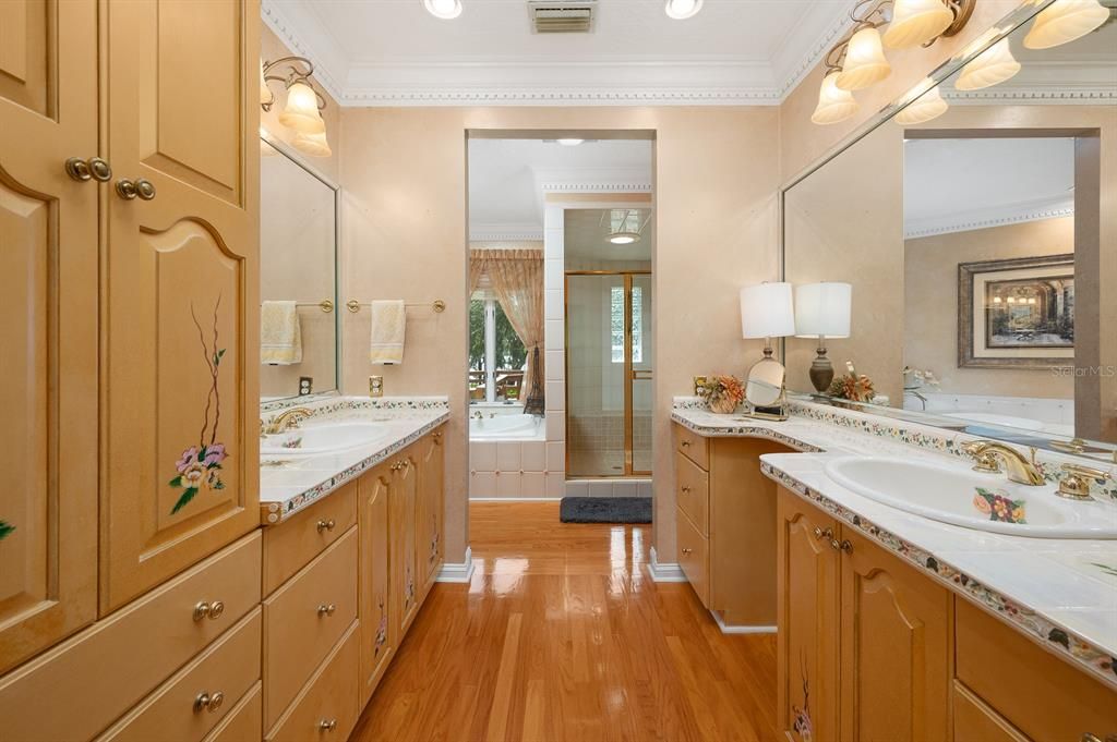 For Sale: $875,000 (3 beds, 2 baths, 3863 Square Feet)