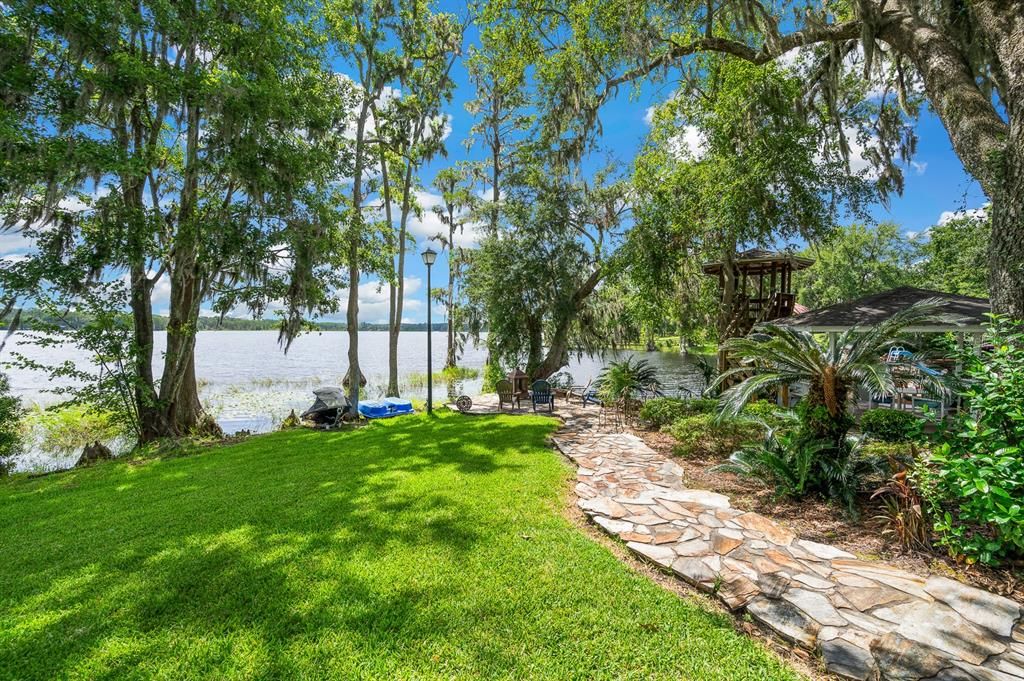 For Sale: $875,000 (3 beds, 2 baths, 3863 Square Feet)