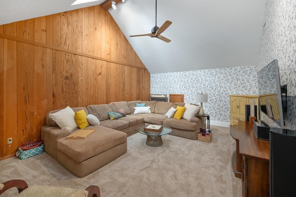 For Sale: $875,000 (3 beds, 2 baths, 3863 Square Feet)