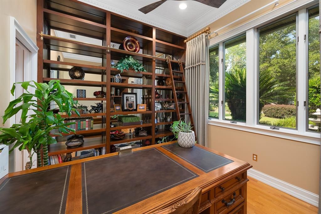 For Sale: $875,000 (3 beds, 2 baths, 3863 Square Feet)