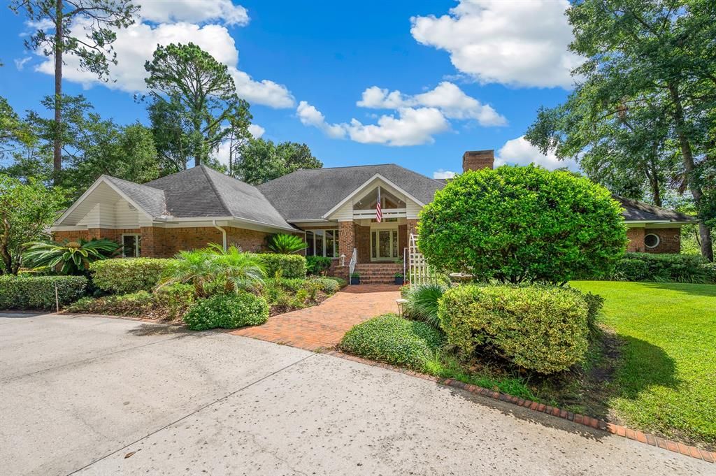 For Sale: $875,000 (3 beds, 2 baths, 3863 Square Feet)