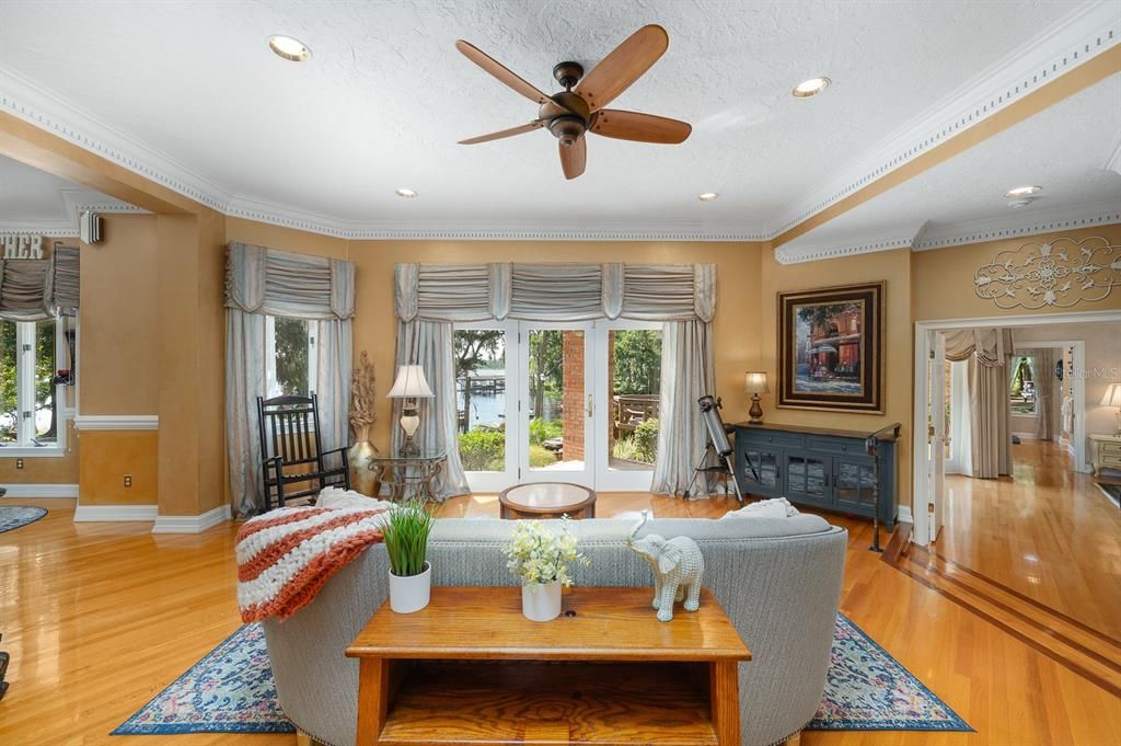 For Sale: $875,000 (3 beds, 2 baths, 3863 Square Feet)