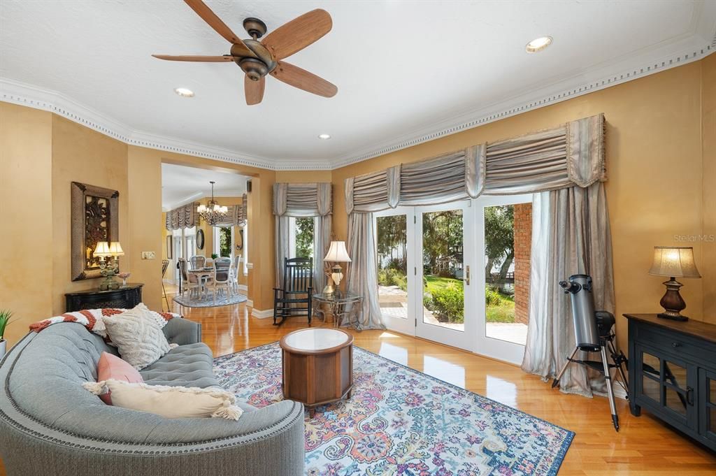 For Sale: $875,000 (3 beds, 2 baths, 3863 Square Feet)