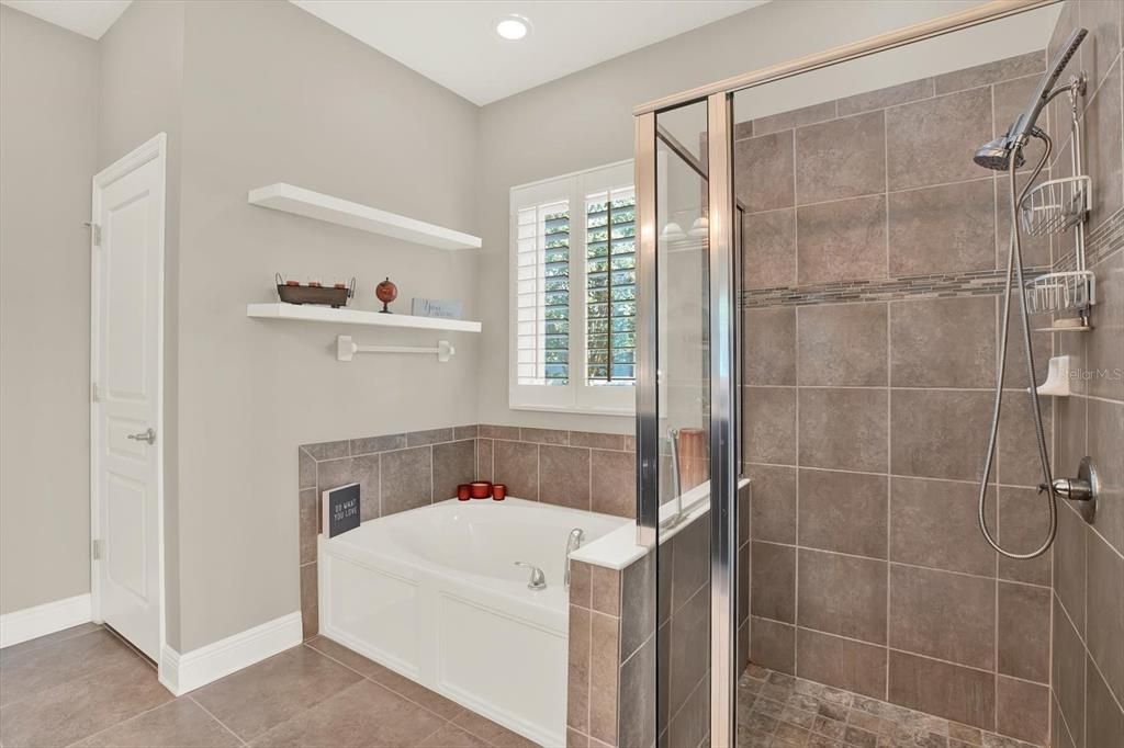 For Sale: $555,000 (4 beds, 3 baths, 2921 Square Feet)