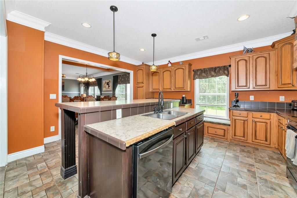 待售: $544,000 (4 贝兹, 2 浴室, 2280 平方英尺)