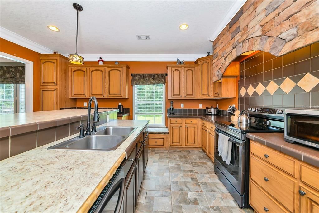 待售: $544,000 (4 贝兹, 2 浴室, 2280 平方英尺)