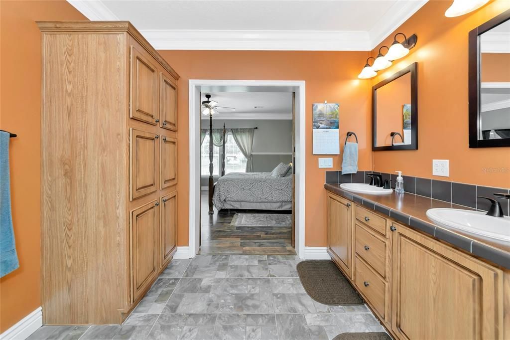 待售: $544,000 (4 贝兹, 2 浴室, 2280 平方英尺)