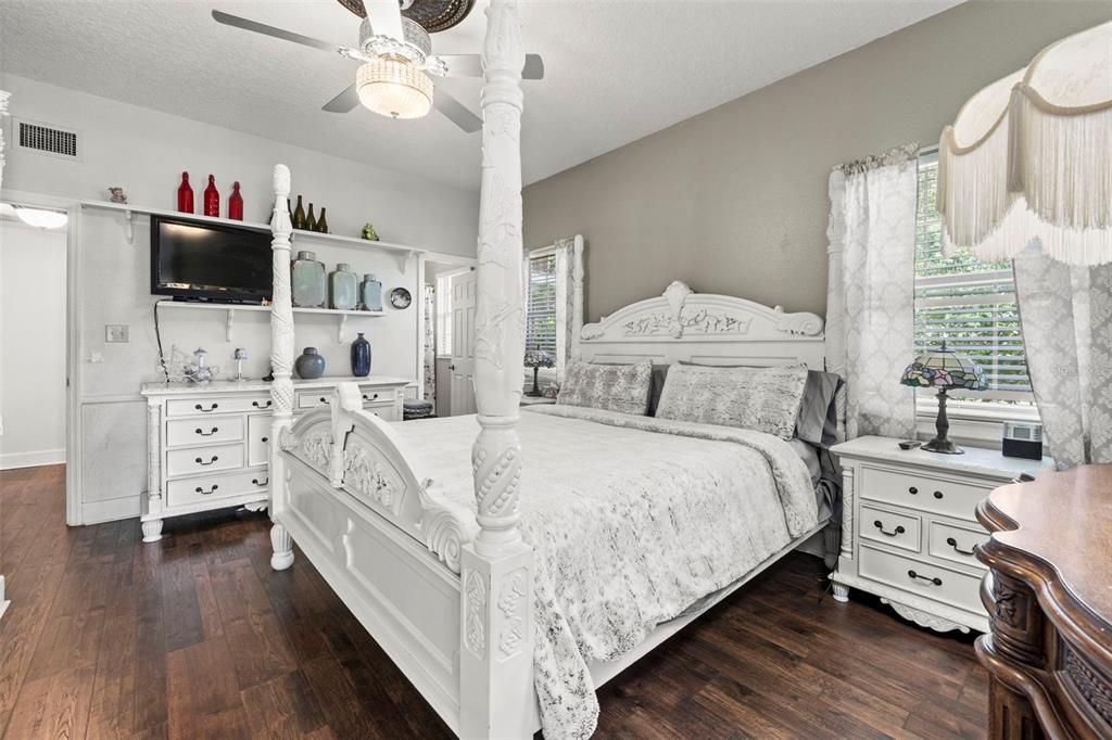 For Sale: $1,425,000 (4 beds, 4 baths, 4328 Square Feet)