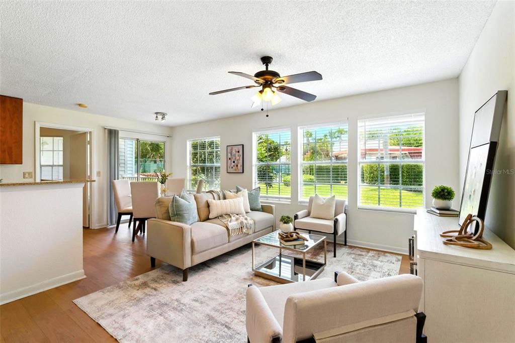 Под контрактом: $218,000 (2 спален, 2 ванн, 971 Квадратных фут)