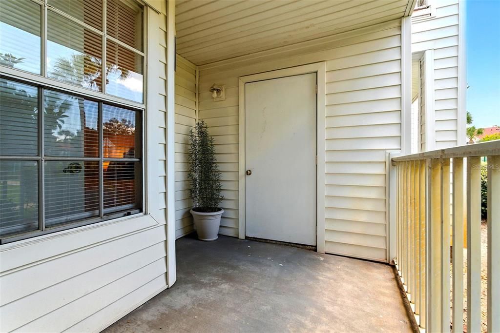 Под контрактом: $218,000 (2 спален, 2 ванн, 971 Квадратных фут)