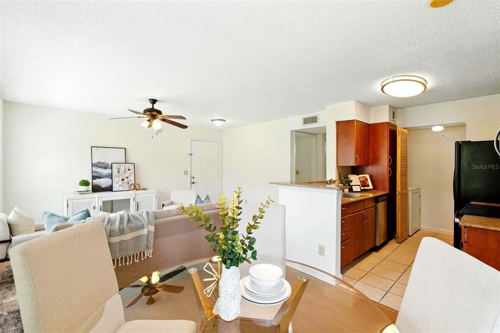 Под контрактом: $218,000 (2 спален, 2 ванн, 971 Квадратных фут)