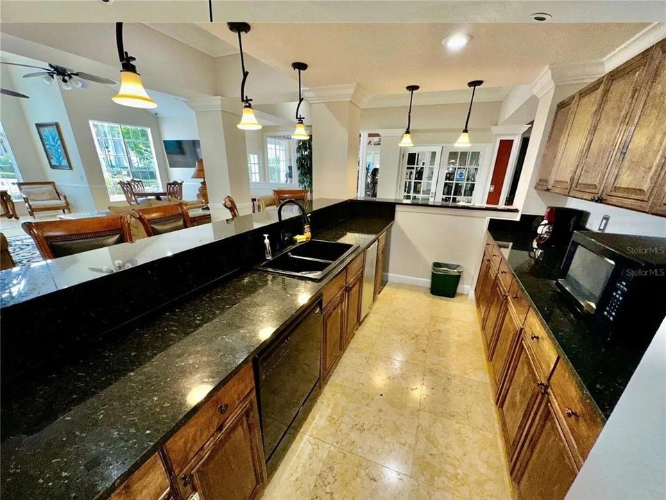 Под контрактом: $218,000 (2 спален, 2 ванн, 971 Квадратных фут)