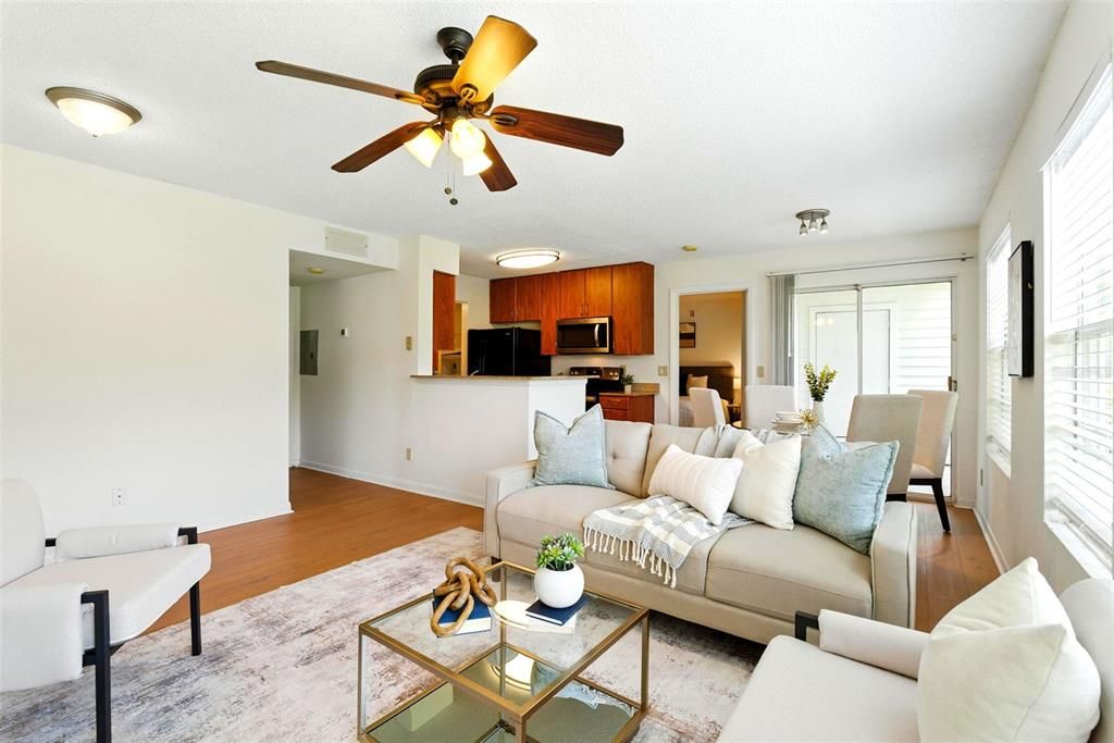 Под контрактом: $218,000 (2 спален, 2 ванн, 971 Квадратных фут)