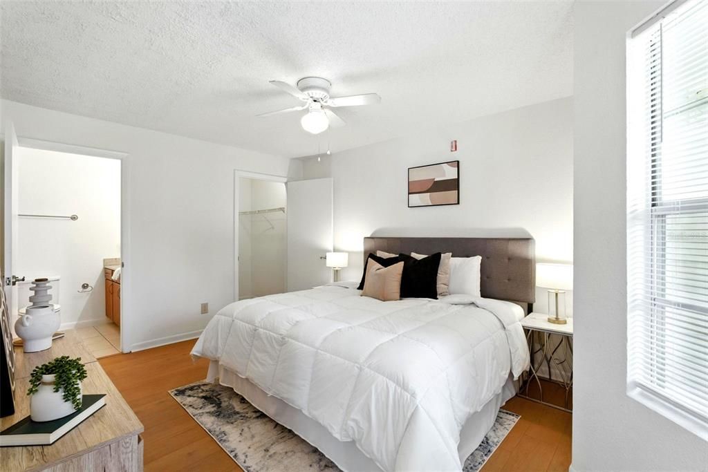 Под контрактом: $218,000 (2 спален, 2 ванн, 971 Квадратных фут)