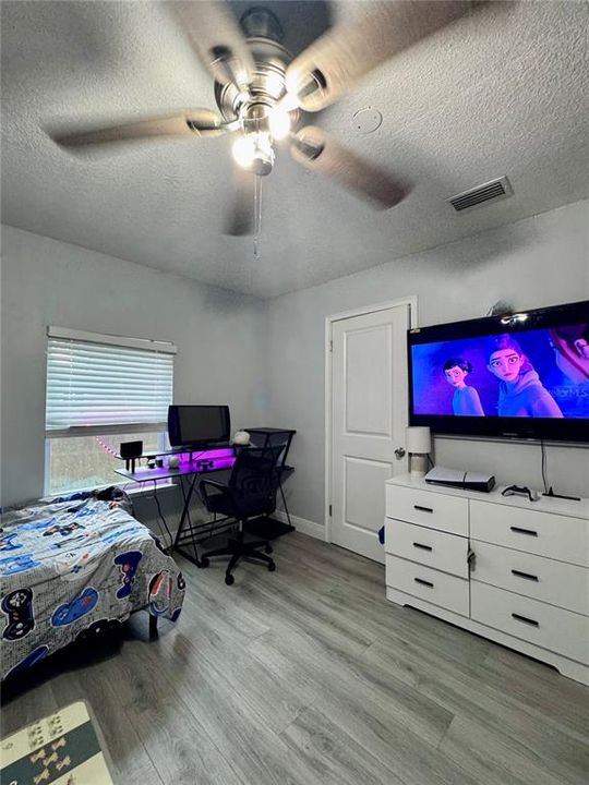 На продажу: $585,000 (6 спален, 3 ванн, 2902 Квадратных фут)