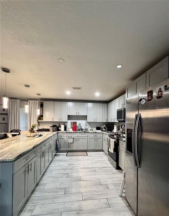 На продажу: $585,000 (6 спален, 3 ванн, 2902 Квадратных фут)