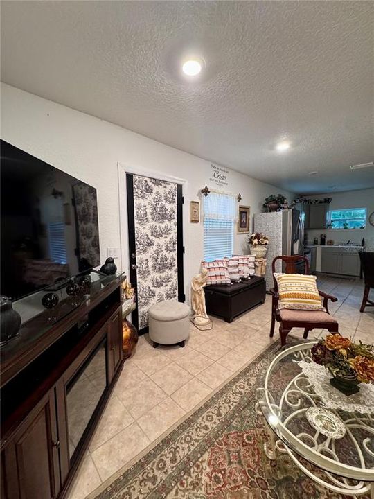 На продажу: $585,000 (6 спален, 3 ванн, 2902 Квадратных фут)