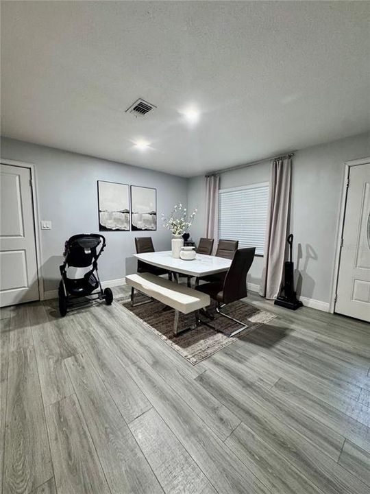 На продажу: $585,000 (6 спален, 3 ванн, 2902 Квадратных фут)