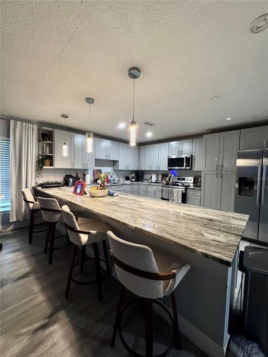 На продажу: $585,000 (6 спален, 3 ванн, 2902 Квадратных фут)