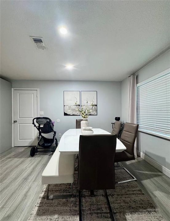 На продажу: $585,000 (6 спален, 3 ванн, 2902 Квадратных фут)