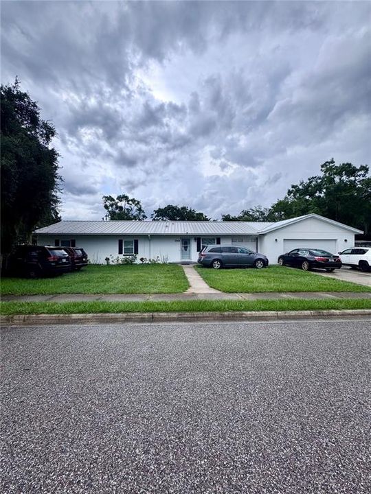 На продажу: $585,000 (6 спален, 3 ванн, 2902 Квадратных фут)