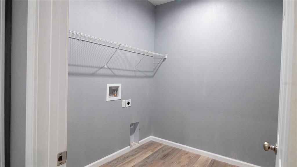 For Sale: $447,000 (4 beds, 2 baths, 1913 Square Feet)