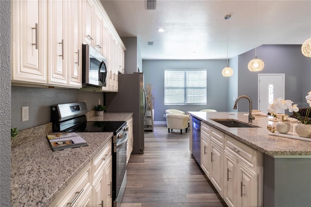 For Sale: $447,000 (4 beds, 2 baths, 1913 Square Feet)