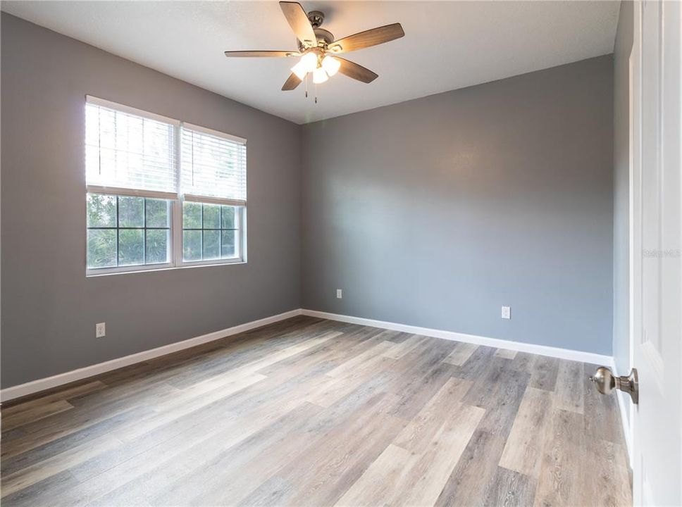 For Sale: $447,000 (4 beds, 2 baths, 1913 Square Feet)