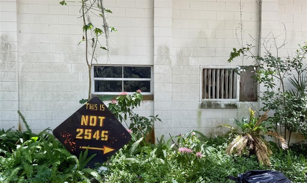 待售: $599,900 (20.86 acres)