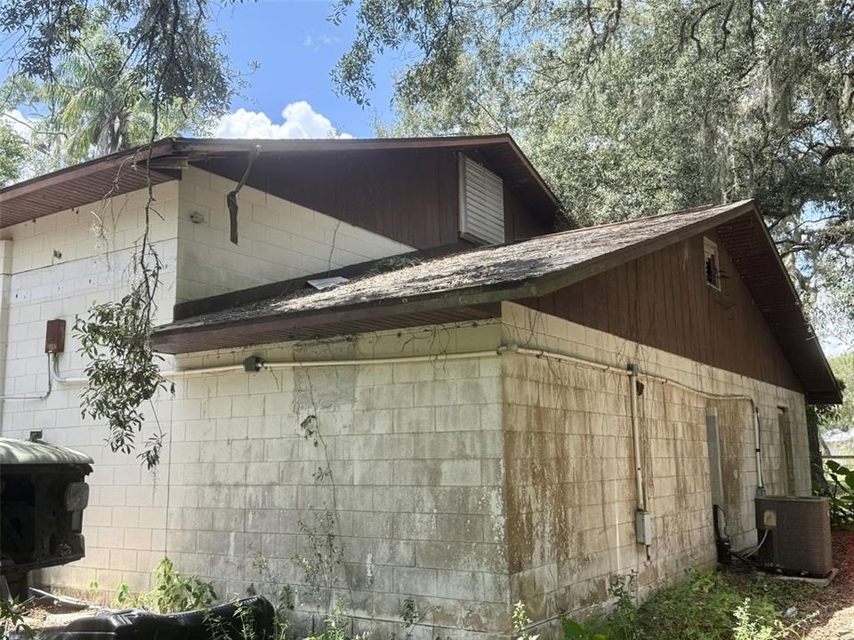 待售: $599,900 (20.86 acres)