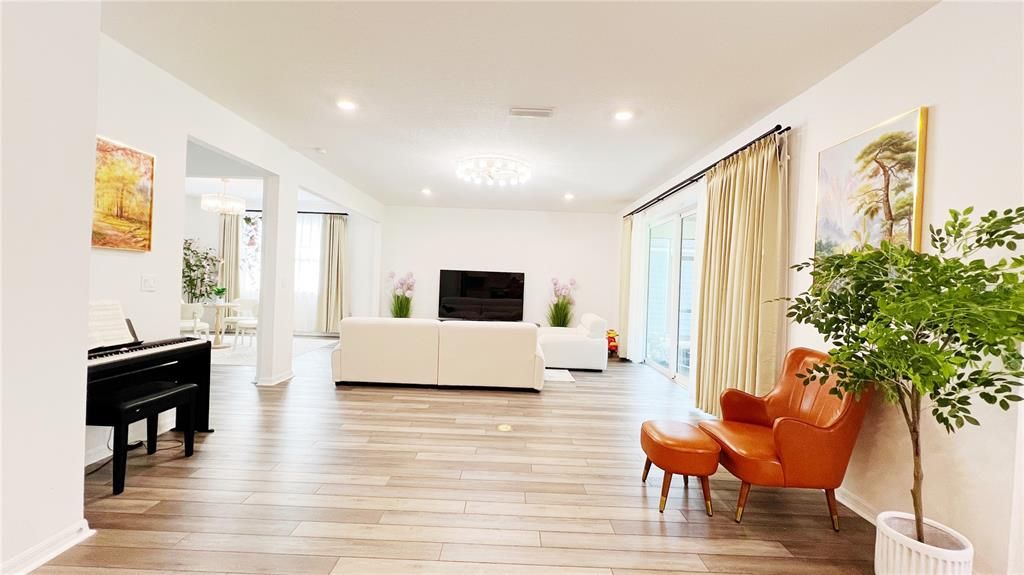 For Sale: $634,900 (5 beds, 4 baths, 3454 Square Feet)