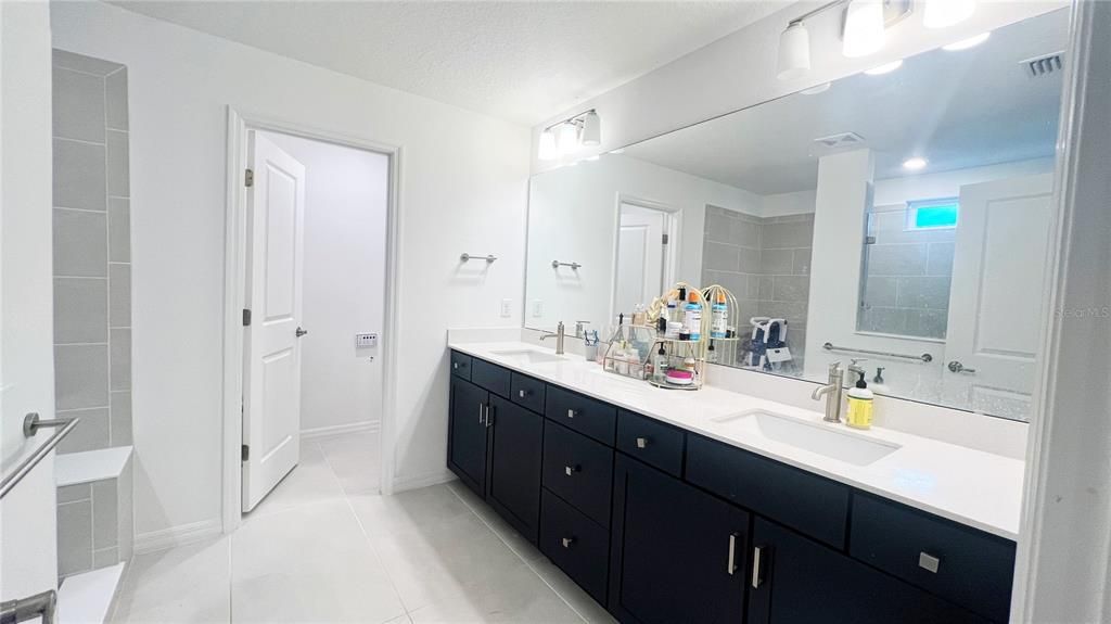 For Sale: $634,900 (5 beds, 4 baths, 3454 Square Feet)