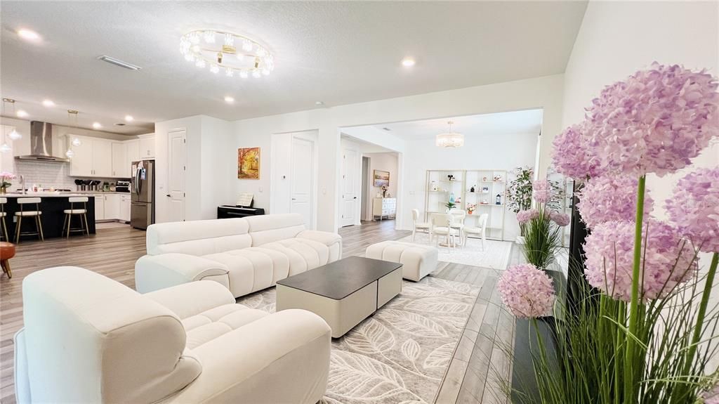 For Sale: $634,900 (5 beds, 4 baths, 3454 Square Feet)