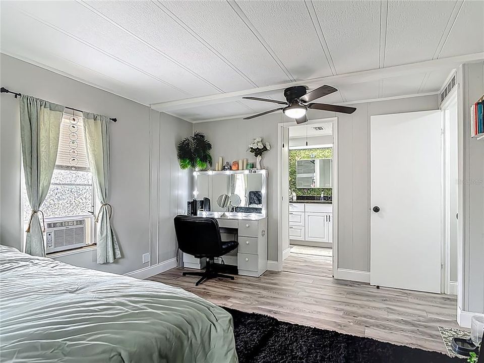 合同活跃: $215,000 (3 贝兹, 2 浴室, 1344 平方英尺)