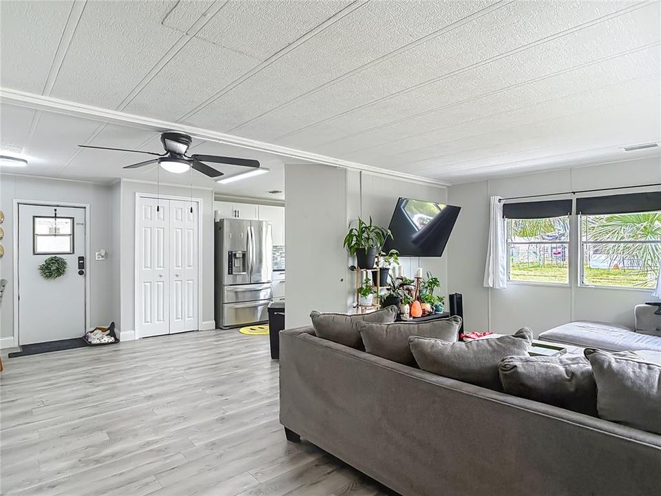 合同活跃: $215,000 (3 贝兹, 2 浴室, 1344 平方英尺)