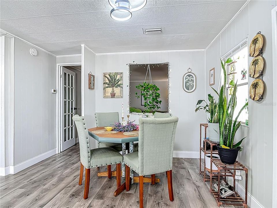 合同活跃: $215,000 (3 贝兹, 2 浴室, 1344 平方英尺)