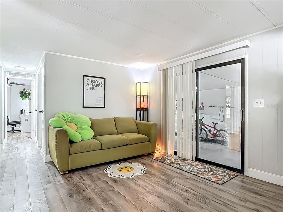 合同活跃: $215,000 (3 贝兹, 2 浴室, 1344 平方英尺)