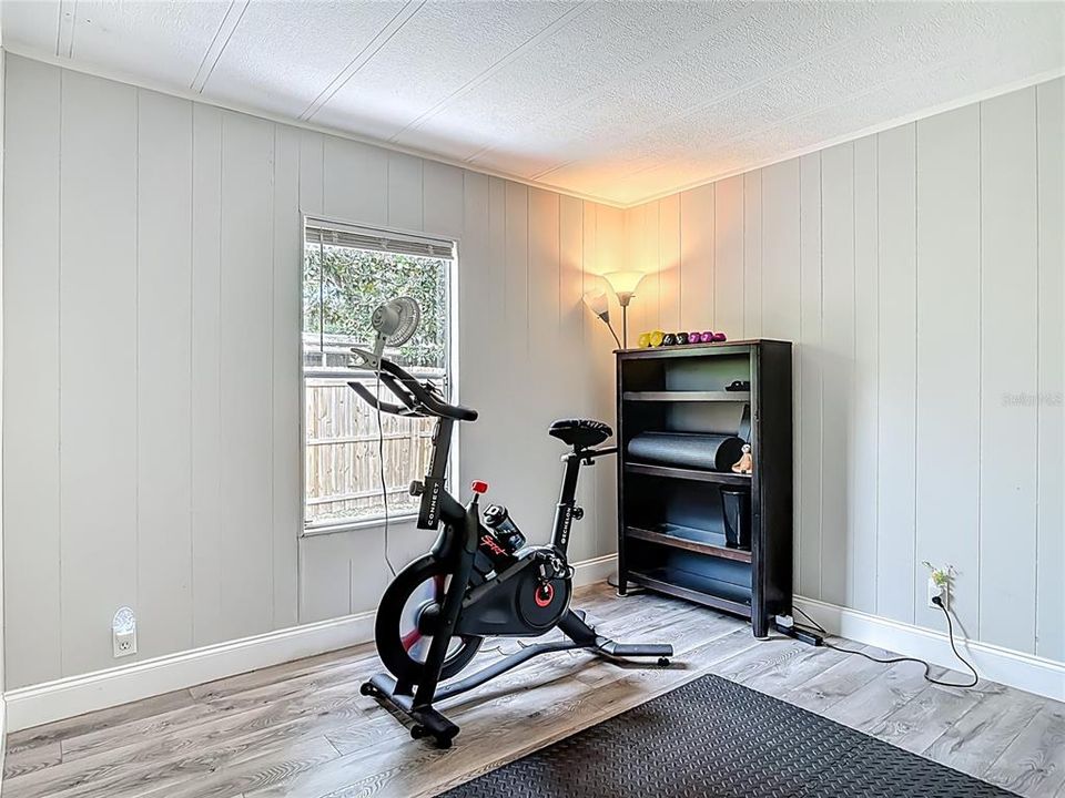 合同活跃: $215,000 (3 贝兹, 2 浴室, 1344 平方英尺)