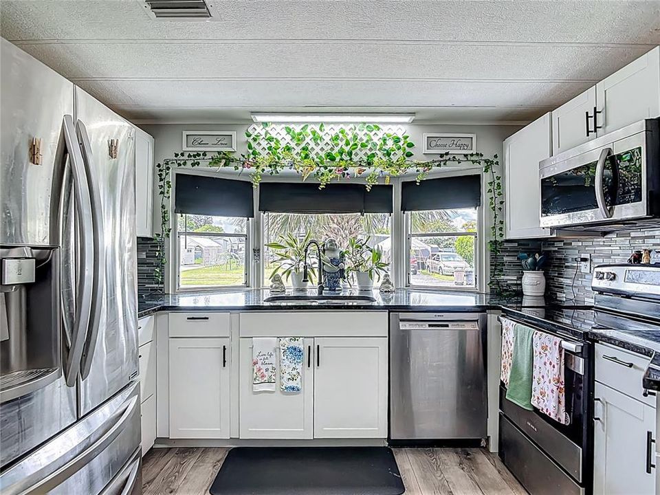 合同活跃: $215,000 (3 贝兹, 2 浴室, 1344 平方英尺)