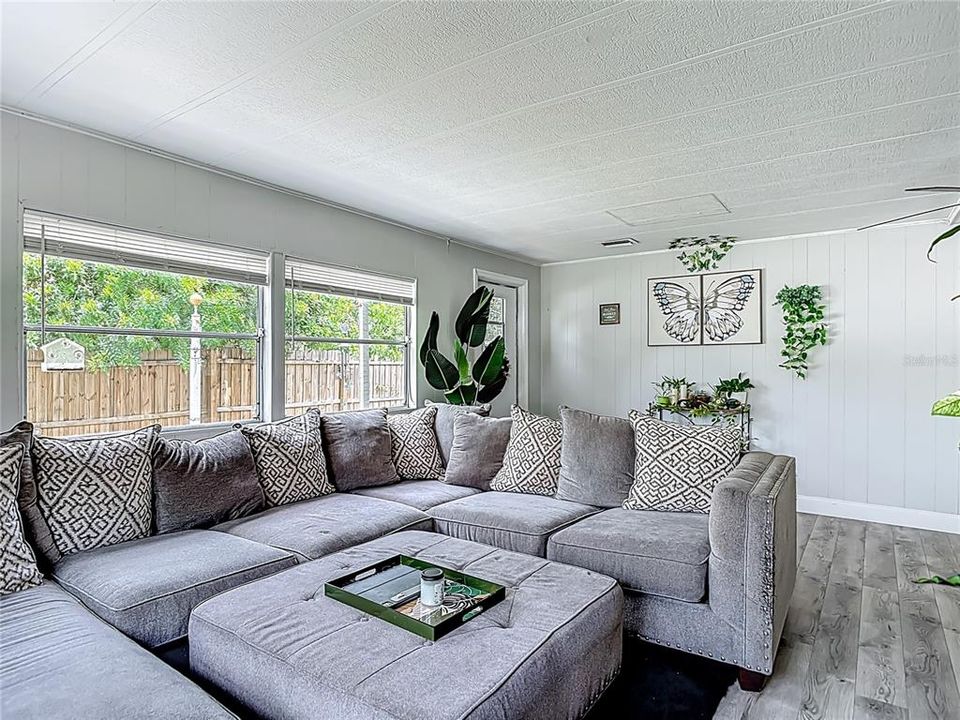 合同活跃: $215,000 (3 贝兹, 2 浴室, 1344 平方英尺)