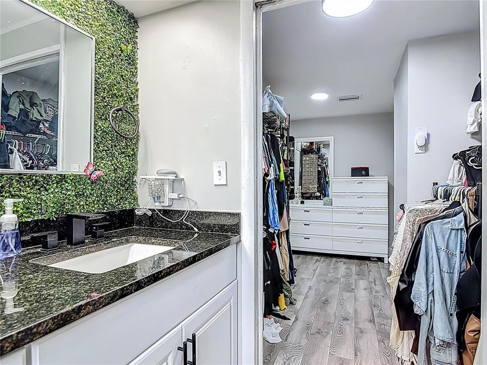 合同活跃: $215,000 (3 贝兹, 2 浴室, 1344 平方英尺)